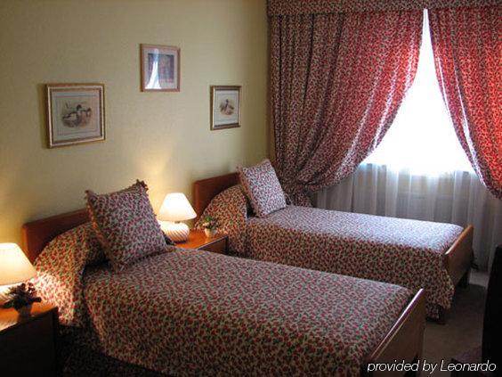 Mercure Hotel Duesseldorf Zentrum Room photo