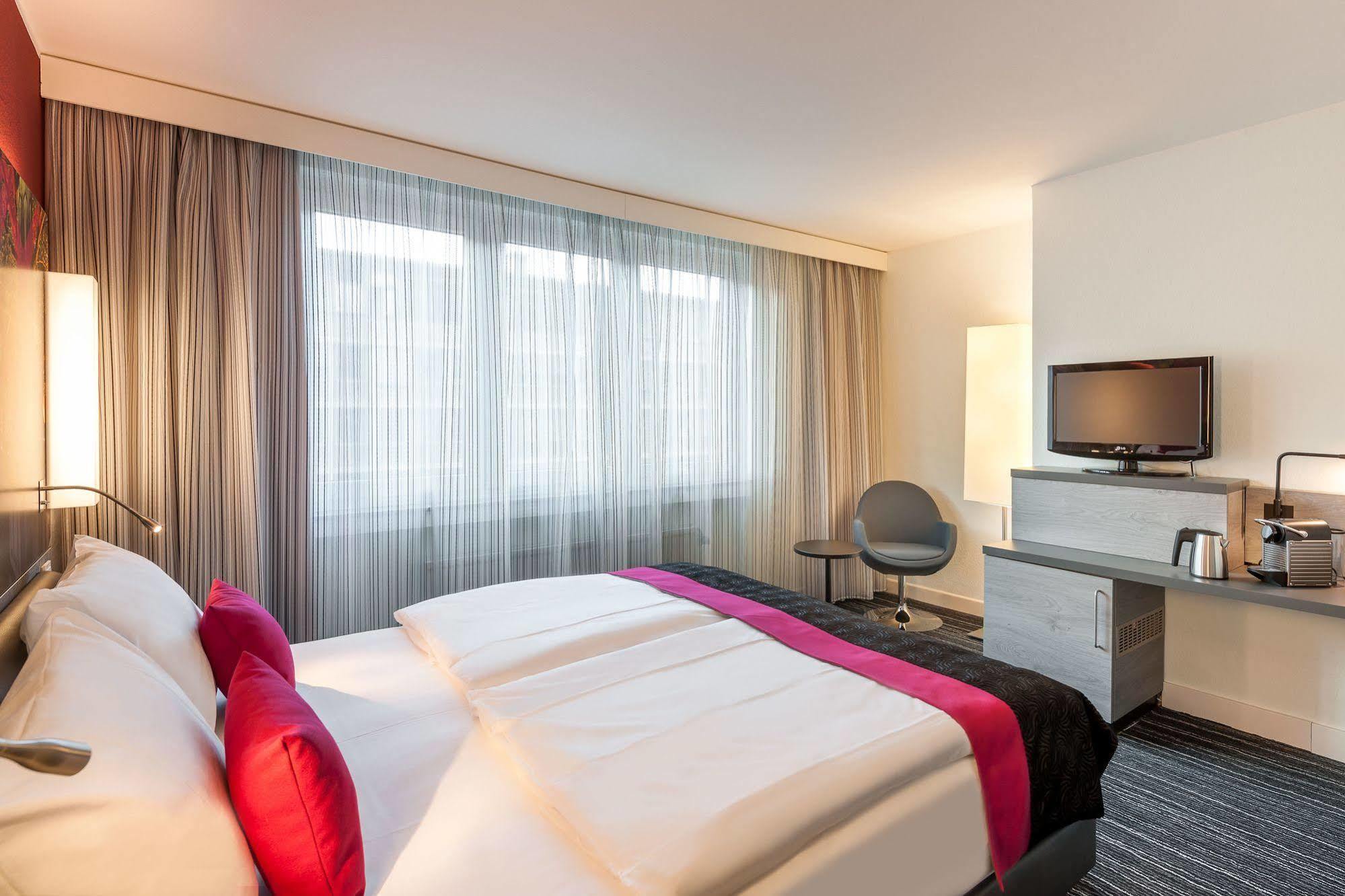 Mercure Hotel Duesseldorf Zentrum Exterior photo